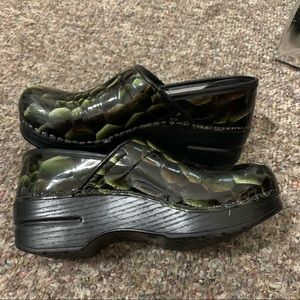 DANSKO LT Pro Patent Nursing Clogs